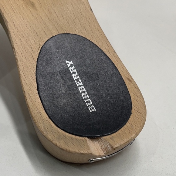 Burberry Sandal - Picture 9 of 9